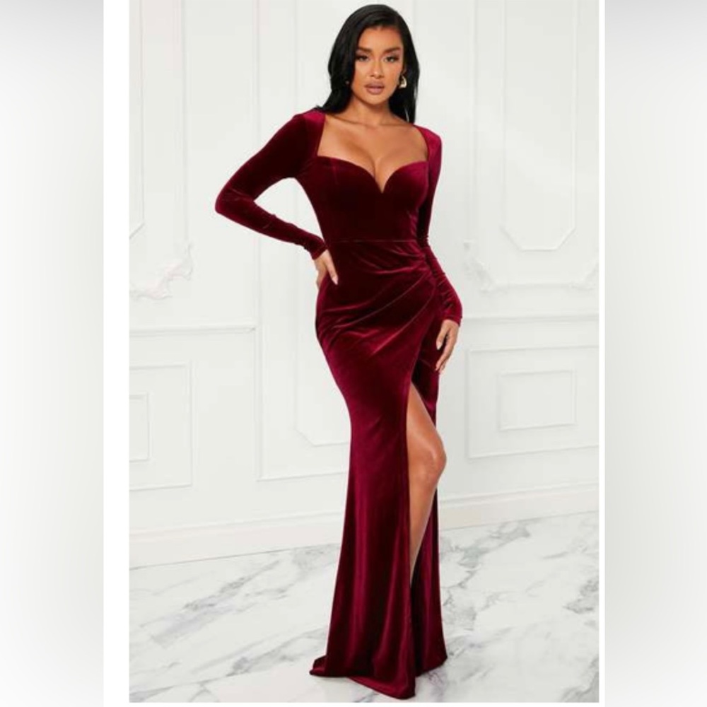 BEAUTIFUL Burgundy Velvet Formal Dress